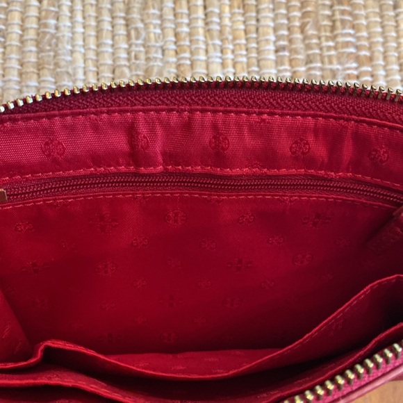 Tory Burch Britten Red Pebble Wristlet - Picture 5 of 6